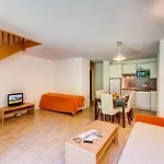 Vacanceole - Les Balcons D'aix 2*